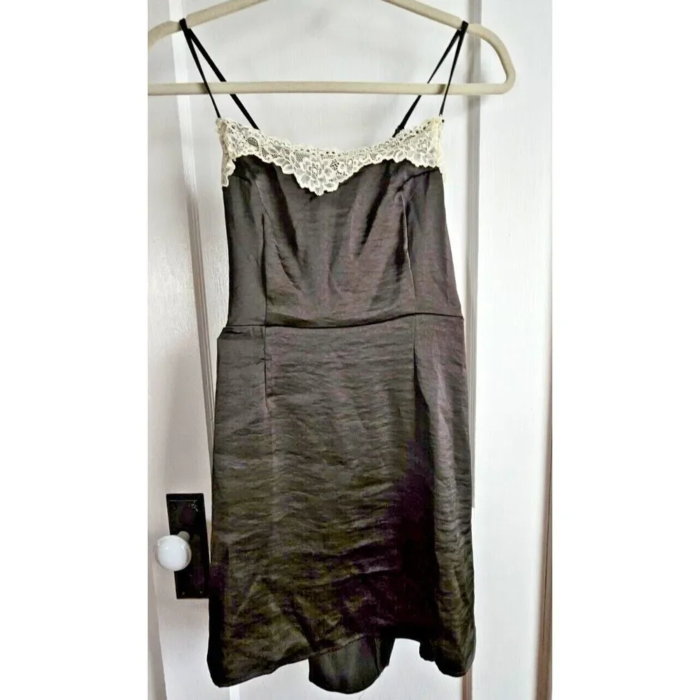 LA Hearts white Lace trim black solid satin slip Sz Small‎